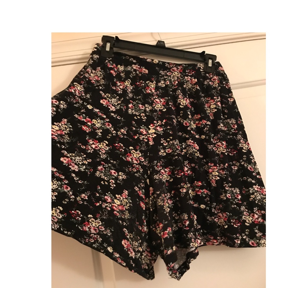 Floral Shorts with Wide Legs